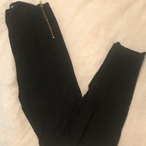 H&M black skinny zipper detail black pants size 2